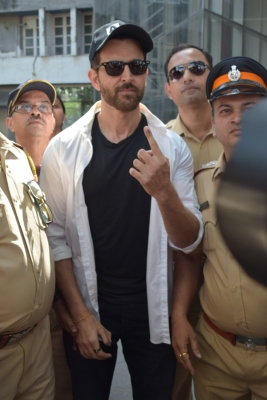 Mumbai: Actor Hrithik Roshan shows his inked finger after casting his vote for Maharashtra Assembly elections, in Mumbai on Oct 21, 2019. (Photo: IANS)