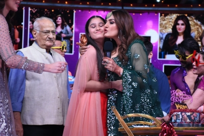 Bollywood actress was all emotional when her family turned out on the set of a dance reality show she judges, to celebrate her birthday. She said this is her 