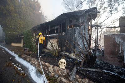 LOS ANGELES, Oct. 29, 2019 (Xinhua) -- A firefighter works near Getty Center in Los Angeles, the United States, Oct. 28, 2019. Thousands of residents were forced to evacuate their homes after a fast-moving wildfire erupted early Monday morning near the famous Getty Center in Los Angeles in the western U.S. state of California. (Photo by Qian Weizhong/Xinhua/IANS)
