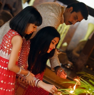 Bollywood veteran Amitabh Bachchan has thanked fans for their wishes on the festive occasions of Diwali and Bhai Dooj. The megastar took to his blog to express gratitude to fans and wrote: 