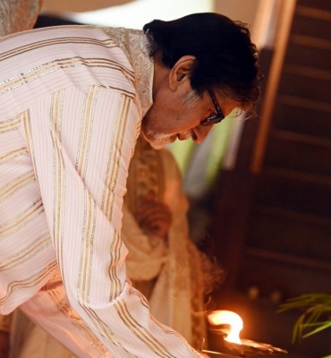 Bollywood veteran Amitabh Bachchan has thanked fans for their wishes on the festive occasions of Diwali and Bhai Dooj. The megastar took to his blog to express gratitude to fans and wrote: 