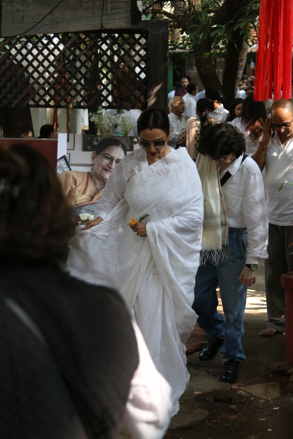 Mumbai: Actress Rekha at the funeral of Shaukat Azmi - veteran actress, wife of renowned Late Urdu poet and lyricist Kaifi Azmi and mother of actress Shabana Azmi - in Mumbai on Nov 23, 2019. (Photo: IANS)