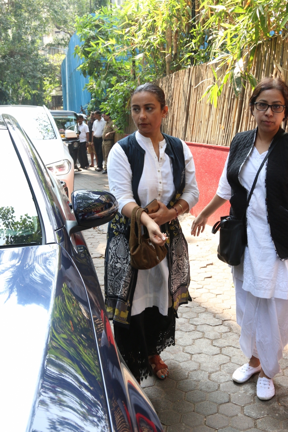 Mumbai: Actress Divya Dutta at the funeral of Shaukat Azmi - veteran actress, wife of renowned Late Urdu poet and lyricist Kaifi Azmi and mother of actress Shabana Azmi - in Mumbai on Nov 23, 2019. (Photo: IANS)