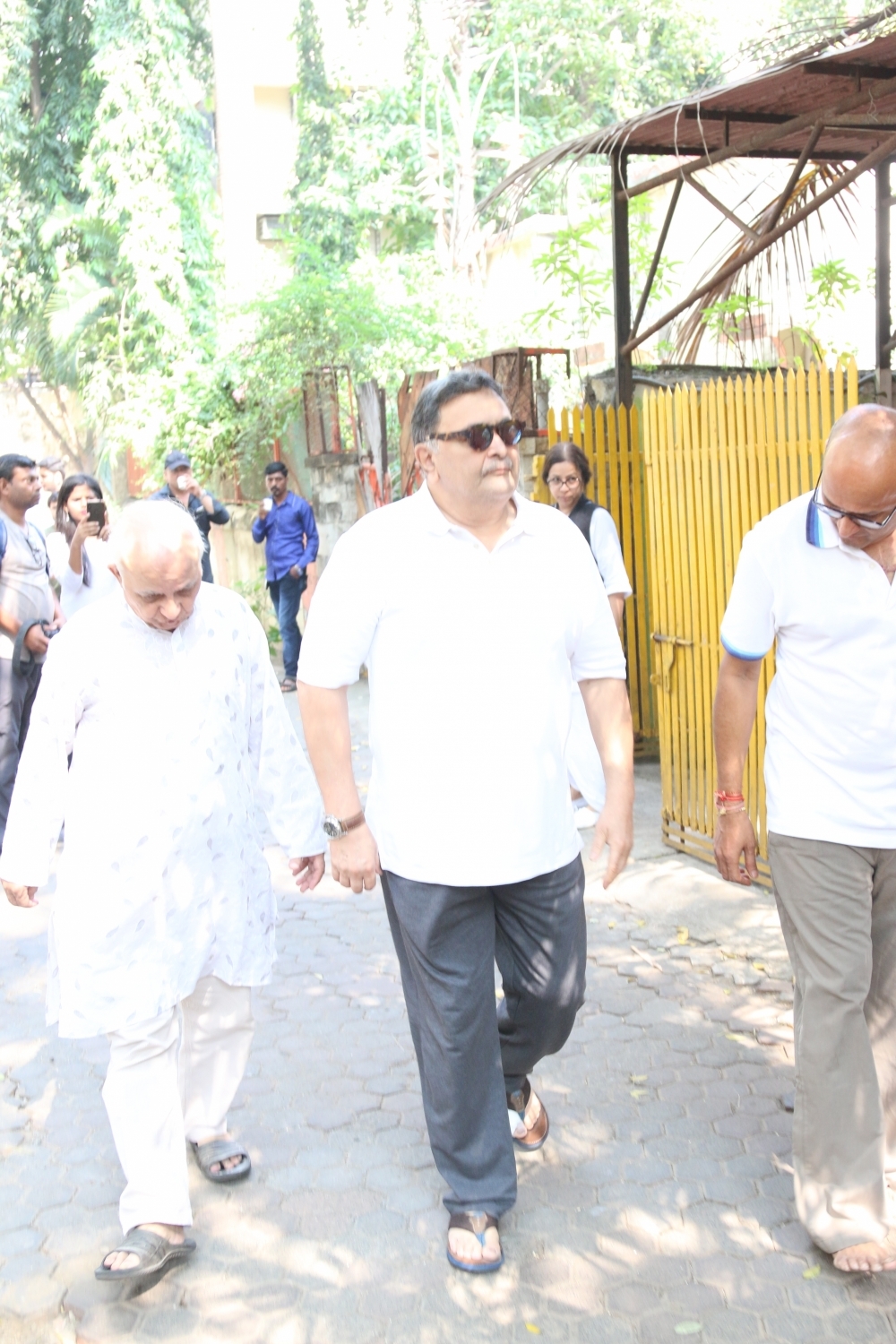 Mumbai: Actor Rishi Kapoor at the funeral of Shaukat Azmi - veteran actress, wife of renowned Late Urdu poet and lyricist Kaifi Azmi and mother of actress Shabana Azmi - in Mumbai on Nov 23, 2019. (Photo: IANS)