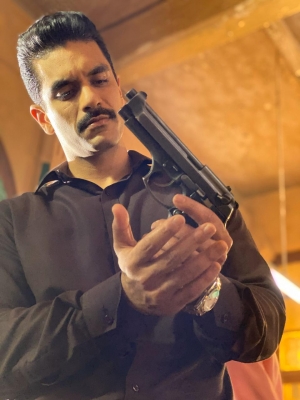 Actor Angad Bedi is not only aiming to get the look of a police officer in upcoming series 