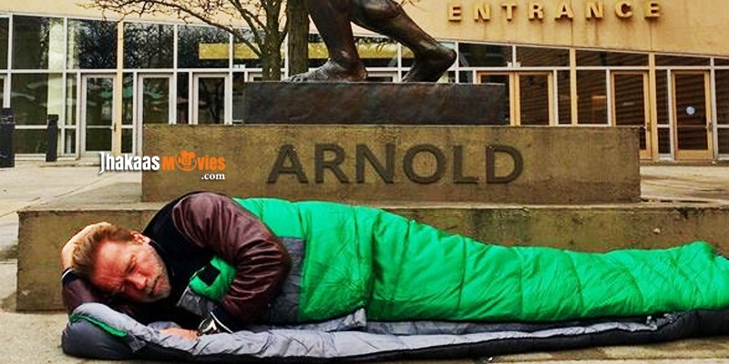 Arnold Schwarzenegger Sleeps Under his Famous Bronze Statue