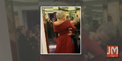 Golden Globes: Meryl Streep helps Helen Mirren fix her dress