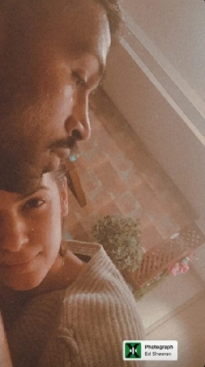 Hardik and Natasa were clicked by celebrity photographer Manav Manglani as they stopped to pose for a few photo-ops by before getting into a suburban restaurant. (Photo Courtney: instagram)