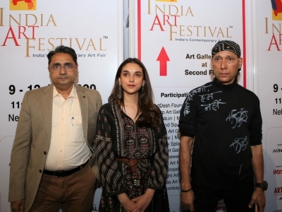 India Art Festival Director Rajendra, actress Aditi Rao Hydari and artist Gautam Patole at the India Art Festival 2020.