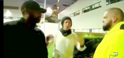 Coldplay frontman Chris Martin recently snapped at fans who seemed too excited to get his autograph. A video is doing the rounds on Interent shows Martin at the fans outside the Hollywood Palladium.