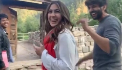 A video of Bollywood actor Kartik Aaryan