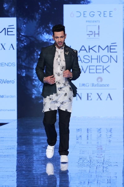 Mumbai: Actor Sahil Anand walks for 6Degree at the Lakme Fashion Week Summer/Resort 2020 grand finale, in Mumbai on Feb 16, 2020. (Photo: IANS)