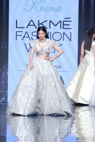 Mumbai: Actress and showstopper Divya Khosla Kumar walks the ramp for Krsna Couture at the Lakme Fashion Week Summer/Resort 2020 grand finale, in Mumbai on Feb 16, 2020. (Photo: IANS)