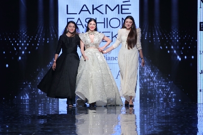 Mumbai: Actress and showstopper Divya Khosla Kumar walks the ramp for Krsna Couture at the Lakme Fashion Week Summer/Resort 2020 grand finale, in Mumbai on Feb 16, 2020. (Photo: IANS)