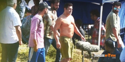 Salman Clicked Shirtless - Chubby, Unfit & With A Paunch
