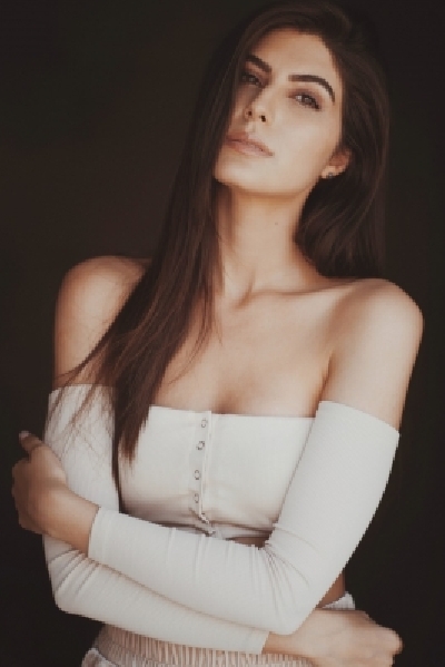 For Elnaaz Norouzi, athleisure is the way to go.