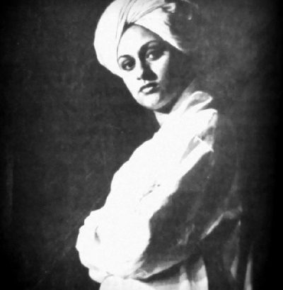 Megastar Amitabh Bachchan on Thursday shared a throwback picture of his wife Jaya Bachchan in which the latter could be seen dressed as Swami Vivekananda. "Jaya .. in film 'Dagtar Babu' in Bengali playing Vivekananda .. film could not be completed," Big B captioned the image.