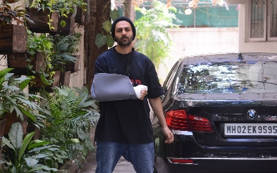 Mumbai: Actor Kartik Aaryan seen at Juhu in Mumbai on March 6, 2020. (Photo: IANS)