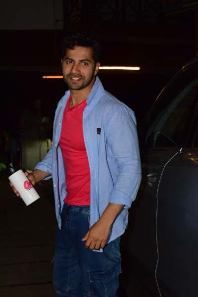 Mumbai: Actor Varun Dhawan spotted at Juhu  in Mumbai on Mar 04, 2020. (Photo: IANS)