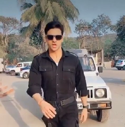 Actor Vivek Dahiya, known for his work in TV shows such as "Qayamat Ki Raat" and "Nach Baliye", praised the real heroes of India on the occasion of National Defence Day.