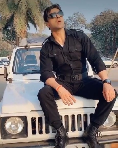 Actor Vivek Dahiya, known for his work in TV shows such as "Qayamat Ki Raat" and "Nach Baliye", praised the real heroes of India on the occasion of National Defence Day.