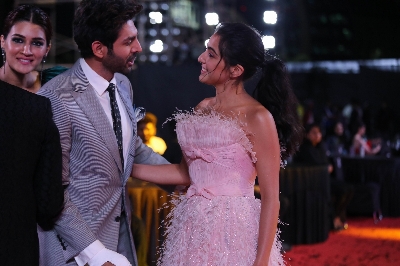 Actors Kartik Aaryan and Sara Ali Khan at the Zee Cine Awards 2020.