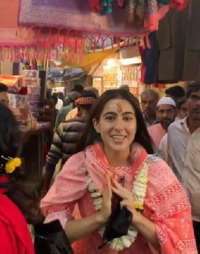 Netizens are shocked to see actress Sara Ali Khan attending Ganga arti and walking in crowded streets of Varanasi despite coronavirus pandemic. Sara on Monday took to Instagram and posted a video in which she is seen  giving a short tour of one of the crowded streets of Varanasi.