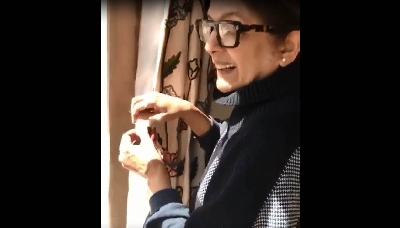 COVID-19 effect: Unable to call tailor, Neena Gupta sews home curtains.