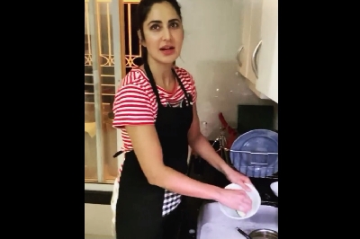 Katrina 'dishes out' tips on household chores.
