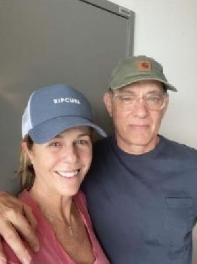 Los Angeles, March 28 (IANS) Hollywood star Tom Hanks and his wife Rita Wilson have returned to the US after spending more than two weeks in quarantine in Australia following their COVID-19 diagnosis.