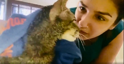 Raveena Tandon's cat says "no" to bathing.