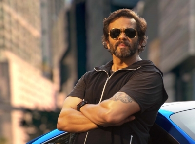 Mumbai, March 31 (IANS) Filmmaker Rohit Shetty has donated Rs 51 lakh to Federation of Western India Cine Employees (FWICE), to help daily wage film workers who have been left without jobs since the lockdown due to the ongoing coronavirus pandemic.