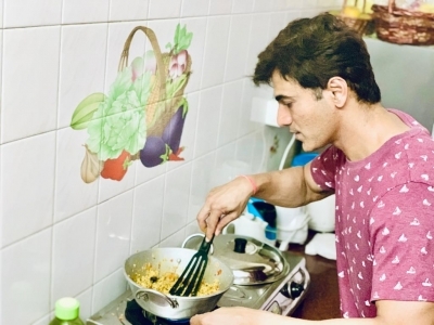 Lockdown diaries: Siddhaanth Vir Surryavanshi turns personal chef for wife, kids.