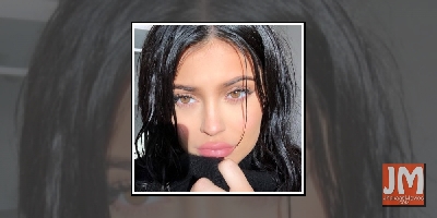 Kylie Jenner embraces her natural hair