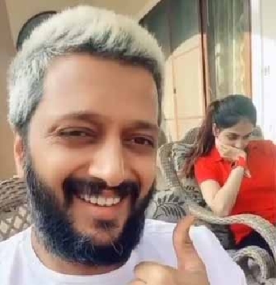 Lockdown diaries: Riteish-Genelia recreate 'Saajan' magic on TikTok.