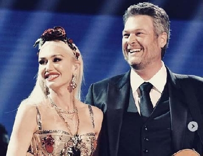 Lockdown diaries: Gwen Stefani gives Blake Shelton a haircut.