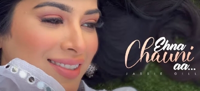 Jassie Gill shoots his latest song's video on phone.