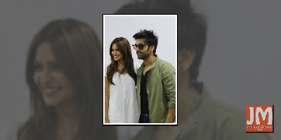 Lockdown diaries: Pulkit Samrat gives Kriti Kharbanda a 'champi'