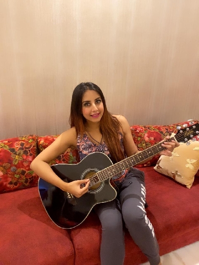 Sanjjanaa Galrani learns guitar during quarantine.