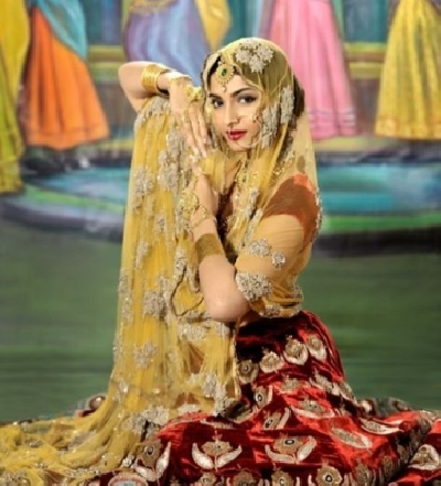Sonam Kapoor channels her inner Madhubala in new pic.