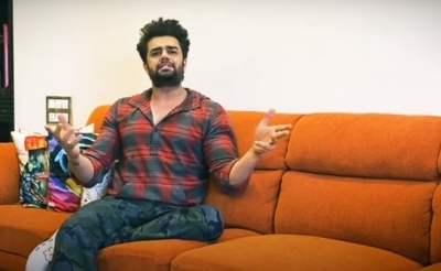 Maniesh Paul hosts interactive game show video. Maniesh Paul hosts interactive game show video.