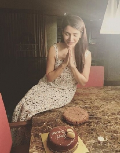 Hubby Naga Chaitanya bakes birthday cake for Samantha Hubby Naga Chaitanya bakes birthday cake for Samantha