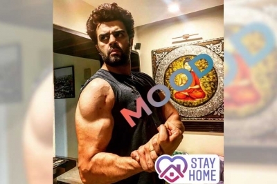 Maniesh Paul on staying fit during COVID-19 lockdown. Maniesh Paul on staying fit during COVID-19 lockdown.
