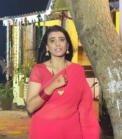 Bhojpuri actress Akshara Singh's song goes viral on social media.