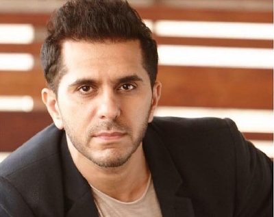 Ritesh Sidhwani contributes to the security of Mumbai Police during Covid-19; Urges everyone to extend support!.