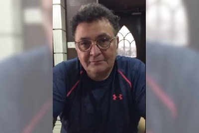 Raveena shares video of Rishi Kapoor wishing her dad on his b'day.