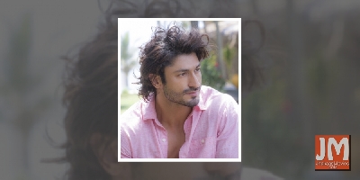 Vidyut Jammwal performs stunt with 'deadliest weapon in the world'