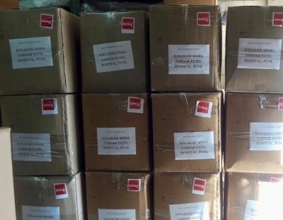 Sonakshi Sinha thanks fans for donating PPE kits to Pune hospital.