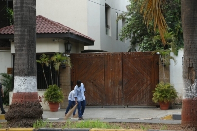 Big B appreciates workers on Sunday duty outside his bungalow.