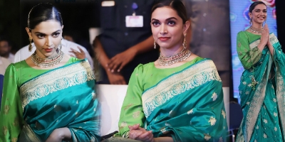 Deepika Wins The 'Most Popular Indian Actress on Social Media' Award